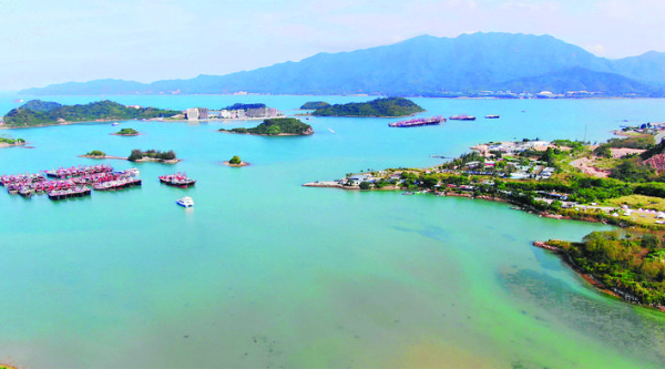     小桂村依山傍海，風景優美。